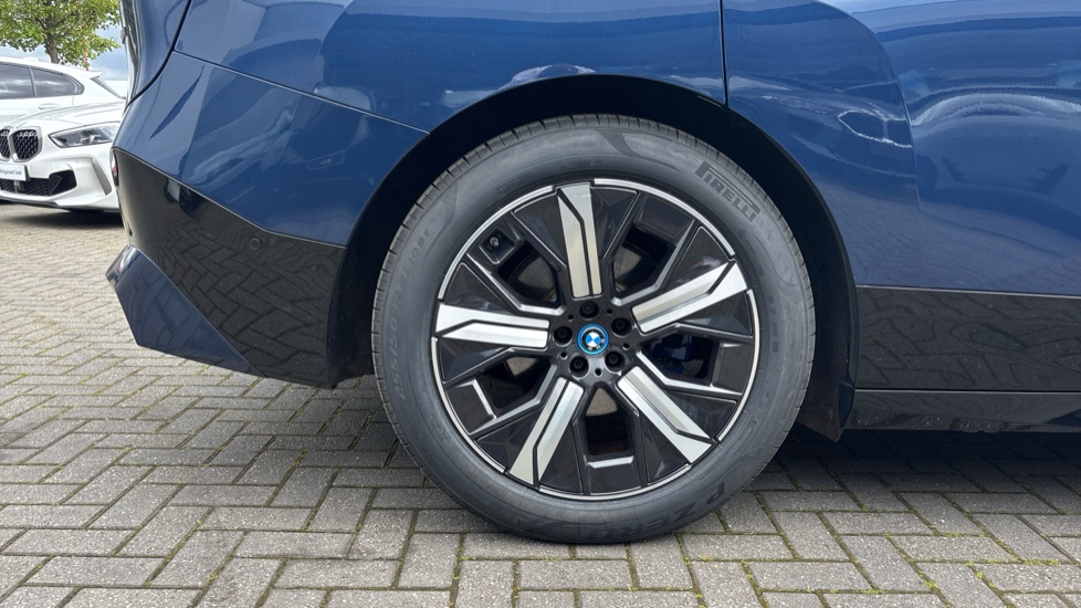 BMW iX 240kW xDrive40 M Sport 76.6kWh 5dr Auto Electric Estate - Image 27