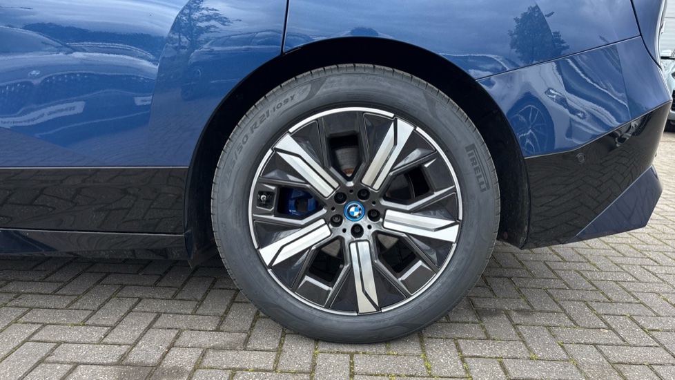 BMW iX 240kW xDrive40 M Sport 76.6kWh 5dr Auto Electric Estate - Image 32