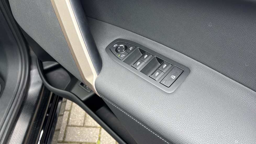 BMW iX 240kW xDrive40 M Sport 76.6kWh 5dr Auto Electric Estate - Image 36