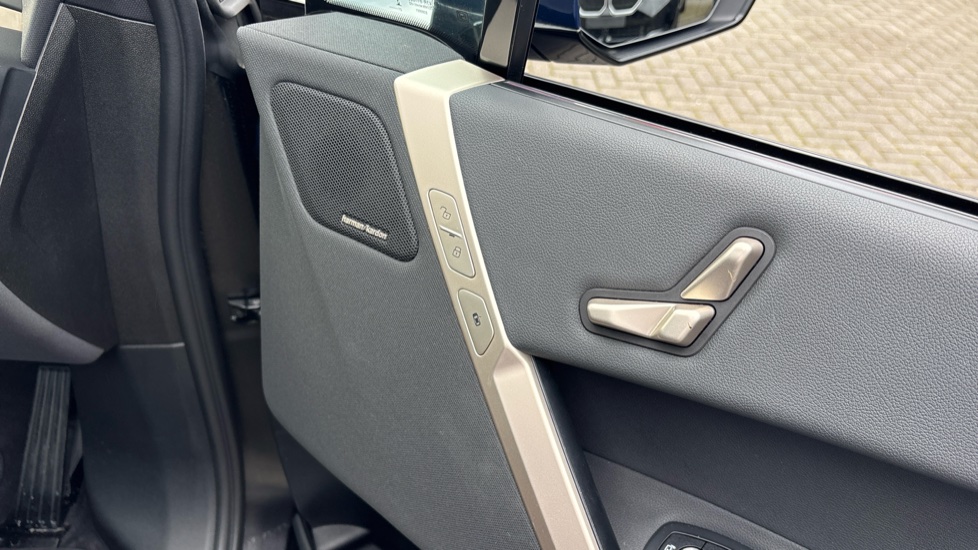 BMW iX 240kW xDrive40 M Sport 76.6kWh 5dr Auto Electric Estate - Image 37