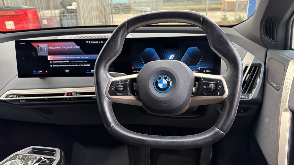 BMW iX 240kW xDrive40 M Sport 76.6kWh 5dr Auto Electric Estate - Image 5