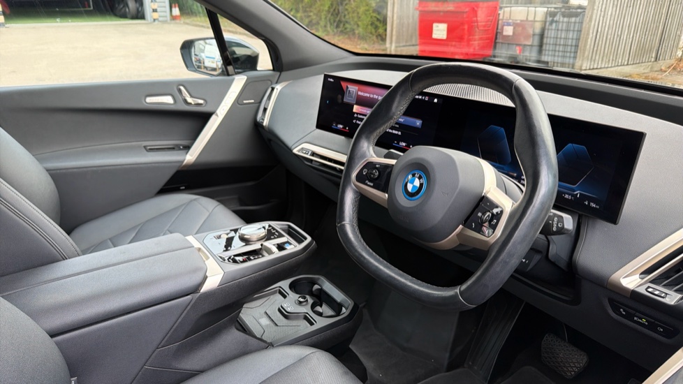 BMW iX 240kW xDrive40 M Sport 76.6kWh 5dr Auto Electric Estate - Image 6