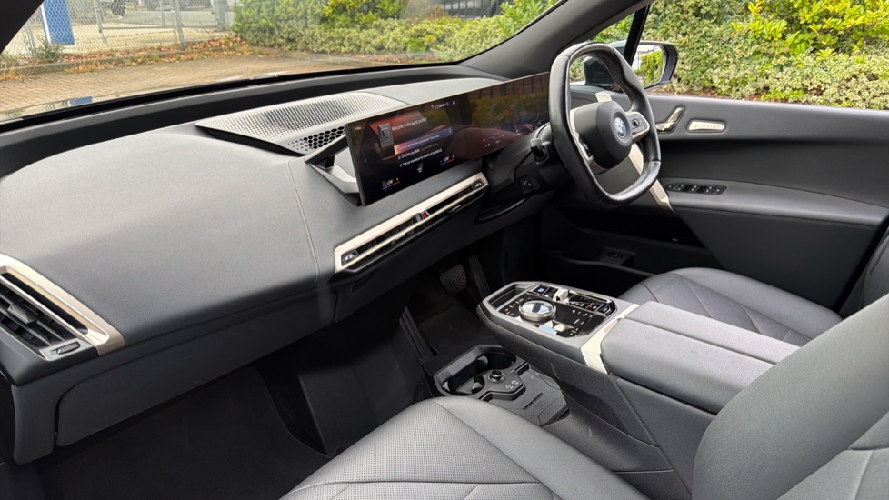 BMW iX 240kW xDrive40 M Sport 76.6kWh 5dr Auto Electric Estate - Image 7