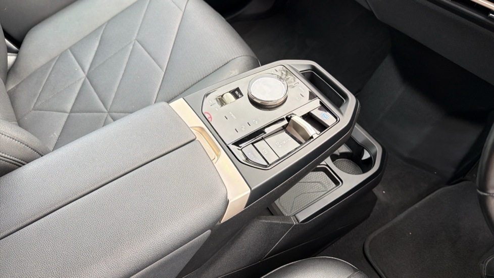BMW iX 240kW xDrive40 M Sport 76.6kWh 5dr Auto Electric Estate - Image 10