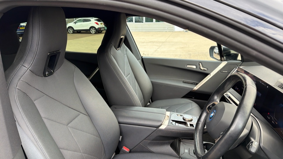 BMW iX 240kW xDrive40 M Sport 76.6kWh 5dr Auto Electric Estate - Image 11