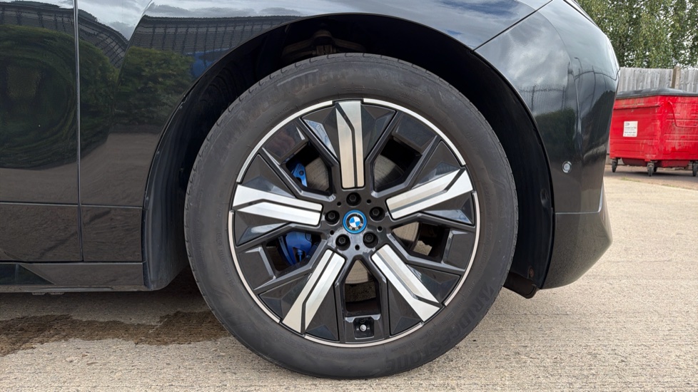 BMW iX 240kW xDrive40 M Sport 76.6kWh 5dr Auto Electric Estate - Image 14