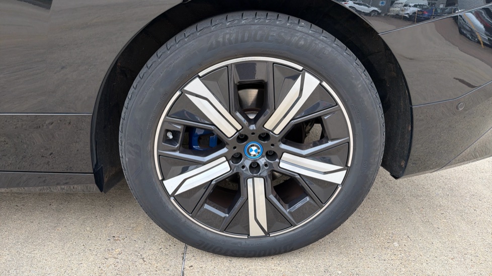 BMW iX 240kW xDrive40 M Sport 76.6kWh 5dr Auto Electric Estate - Image 28