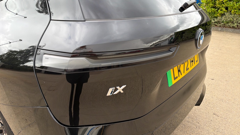 BMW iX 240kW xDrive40 M Sport 76.6kWh 5dr Auto Electric Estate - Image 29
