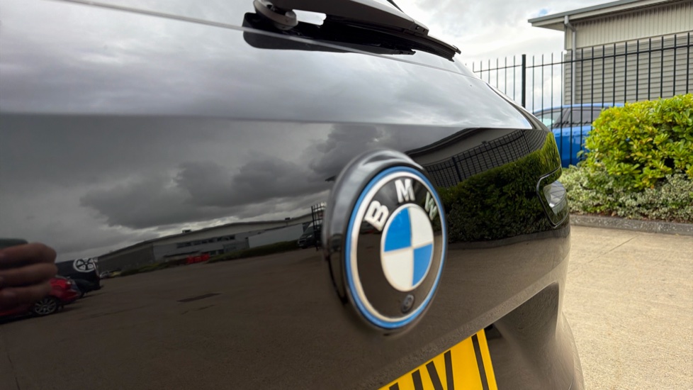 BMW iX 240kW xDrive40 M Sport 76.6kWh 5dr Auto Electric Estate - Image 30