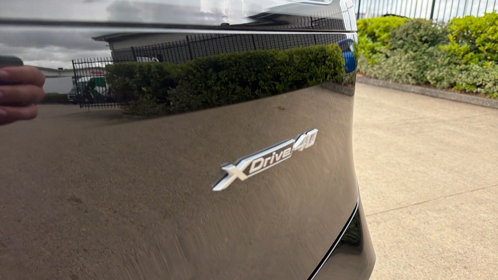 BMW iX 240kW xDrive40 M Sport 76.6kWh 5dr Auto Electric Estate - Image 31