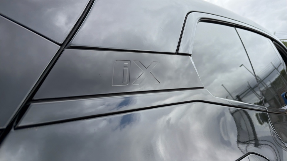 BMW iX 240kW xDrive40 M Sport 76.6kWh 5dr Auto Electric Estate - Image 33