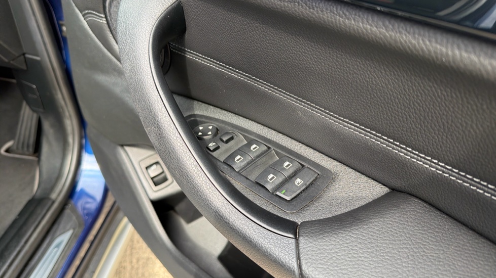BMW X1 xDrive 20i xLine 5dr Step Auto Petrol Estate - Image 32