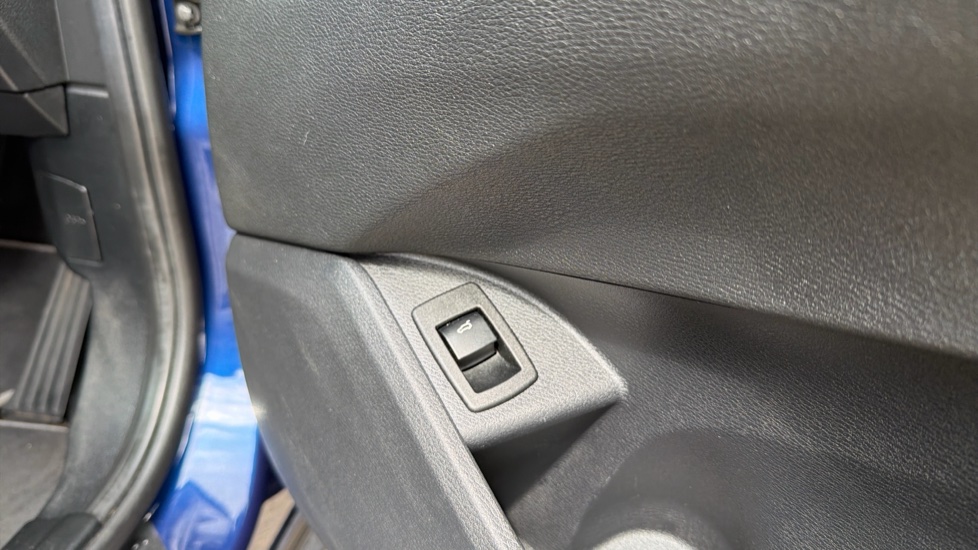 BMW X1 xDrive 20i xLine 5dr Step Auto Petrol Estate - Image 33