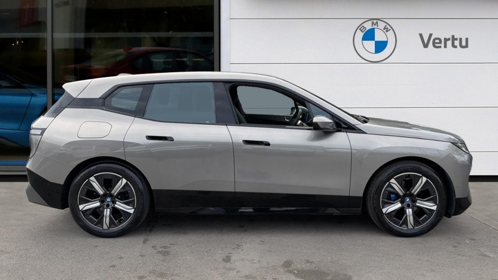 BMW iX 240kW xDrive40 M Sport 76.6kWh 5dr Auto Electric Estate - Image 3