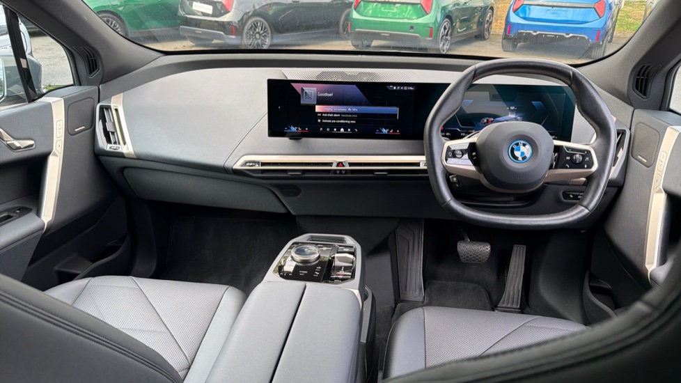 BMW iX 240kW xDrive40 M Sport 76.6kWh 5dr Auto Electric Estate - Image 4
