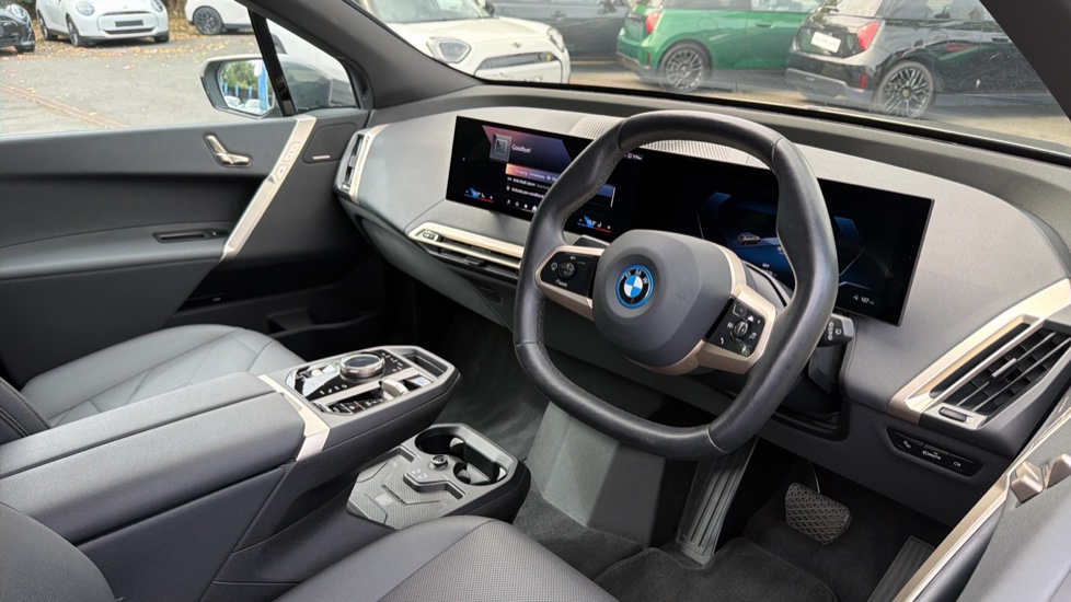BMW iX 240kW xDrive40 M Sport 76.6kWh 5dr Auto Electric Estate - Image 6