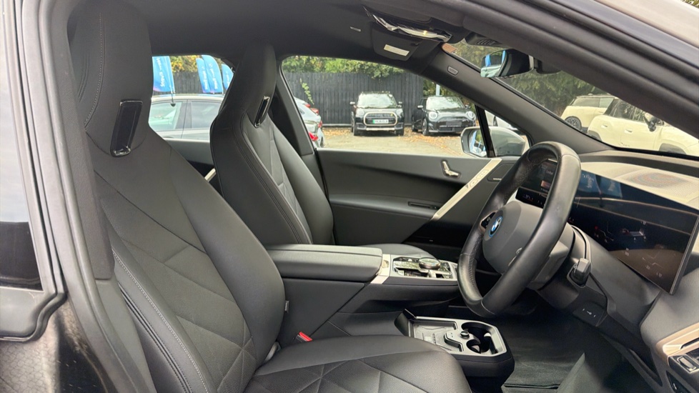 BMW iX 240kW xDrive40 M Sport 76.6kWh 5dr Auto Electric Estate - Image 11