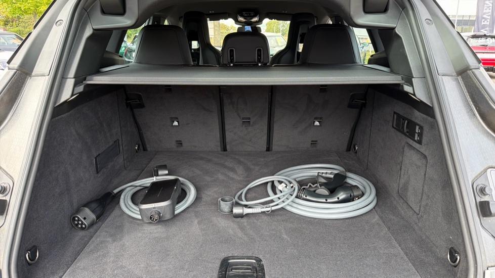 BMW iX 240kW xDrive40 M Sport 76.6kWh 5dr Auto Electric Estate - Image 13