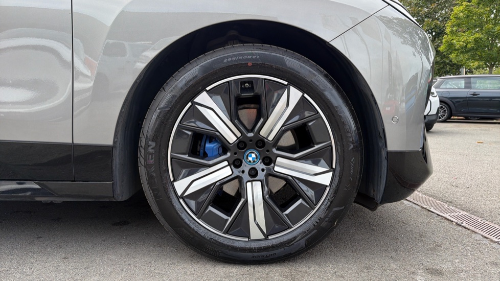 BMW iX 240kW xDrive40 M Sport 76.6kWh 5dr Auto Electric Estate - Image 14