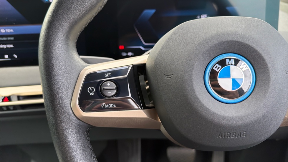 BMW iX 240kW xDrive40 M Sport 76.6kWh 5dr Auto Electric Estate - Image 17