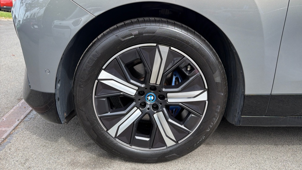 BMW iX 240kW xDrive40 M Sport 76.6kWh 5dr Auto Electric Estate - Image 24