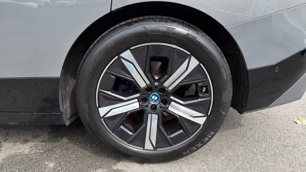 BMW iX 240kW xDrive40 M Sport 76.6kWh 5dr Auto Electric Estate - Image 26
