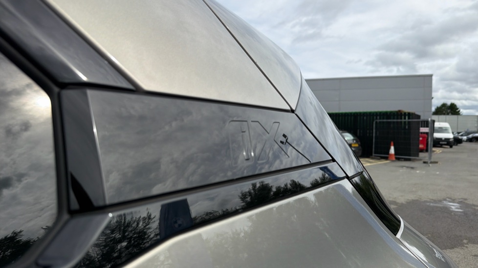 BMW iX 240kW xDrive40 M Sport 76.6kWh 5dr Auto Electric Estate - Image 27