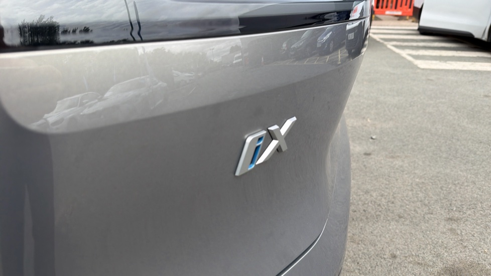 BMW iX 240kW xDrive40 M Sport 76.6kWh 5dr Auto Electric Estate - Image 29