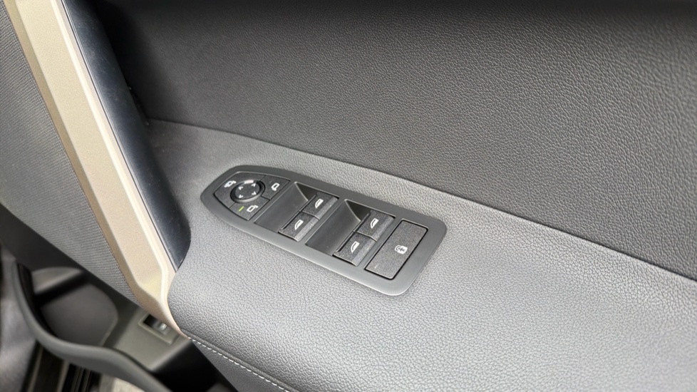 BMW iX 240kW xDrive40 M Sport 76.6kWh 5dr Auto Electric Estate - Image 33