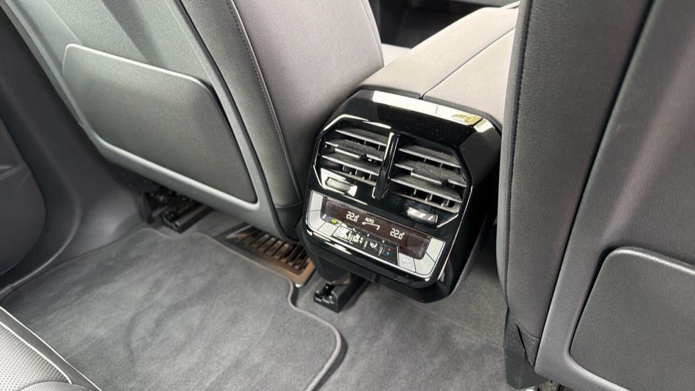 BMW iX 240kW xDrive40 M Sport 76.6kWh 5dr Auto Electric Estate - Image 36