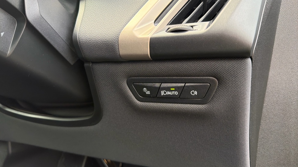 BMW iX 240kW xDrive40 M Sport 76.6kWh 5dr Auto Electric Estate - Image 37