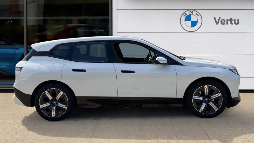 BMW iX 240kW xDrive40 M Sport 76.6kWh 5dr Auto Electric Estate - Image 3