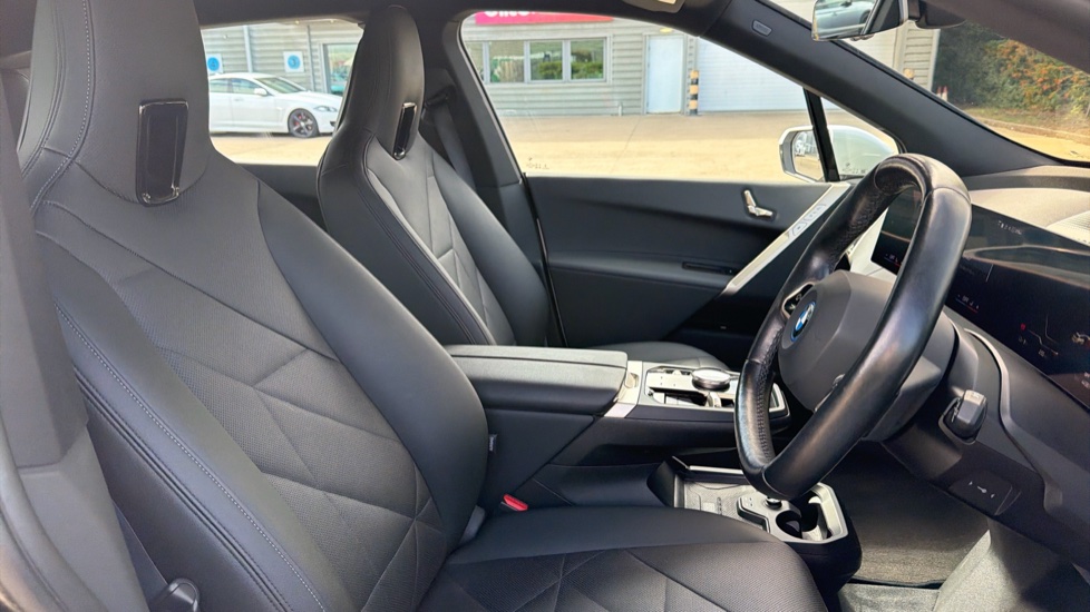 BMW iX 240kW xDrive40 M Sport 76.6kWh 5dr Auto Electric Estate - Image 11