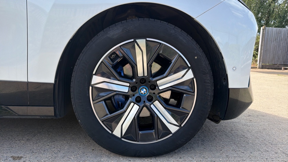 BMW iX 240kW xDrive40 M Sport 76.6kWh 5dr Auto Electric Estate - Image 14
