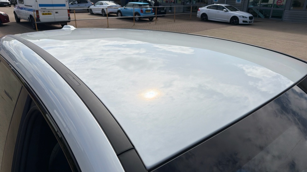 BMW iX 240kW xDrive40 M Sport 76.6kWh 5dr Auto Electric Estate - Image 21