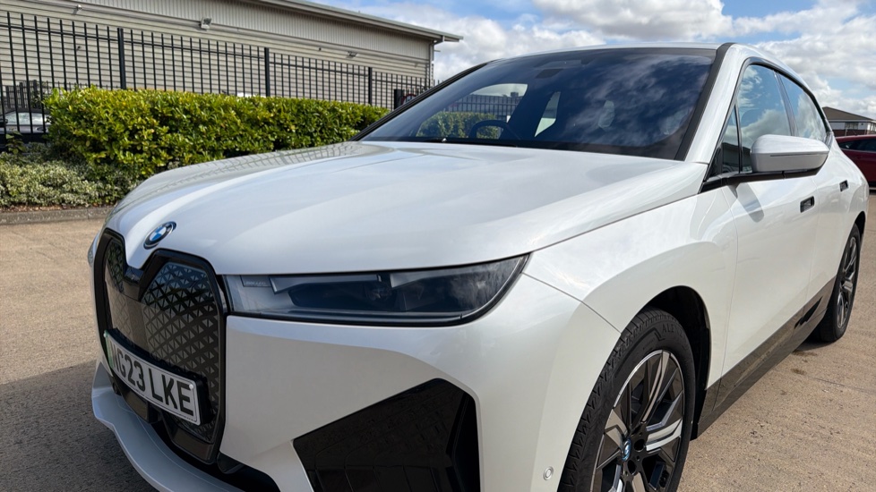 BMW iX 240kW xDrive40 M Sport 76.6kWh 5dr Auto Electric Estate - Image 24