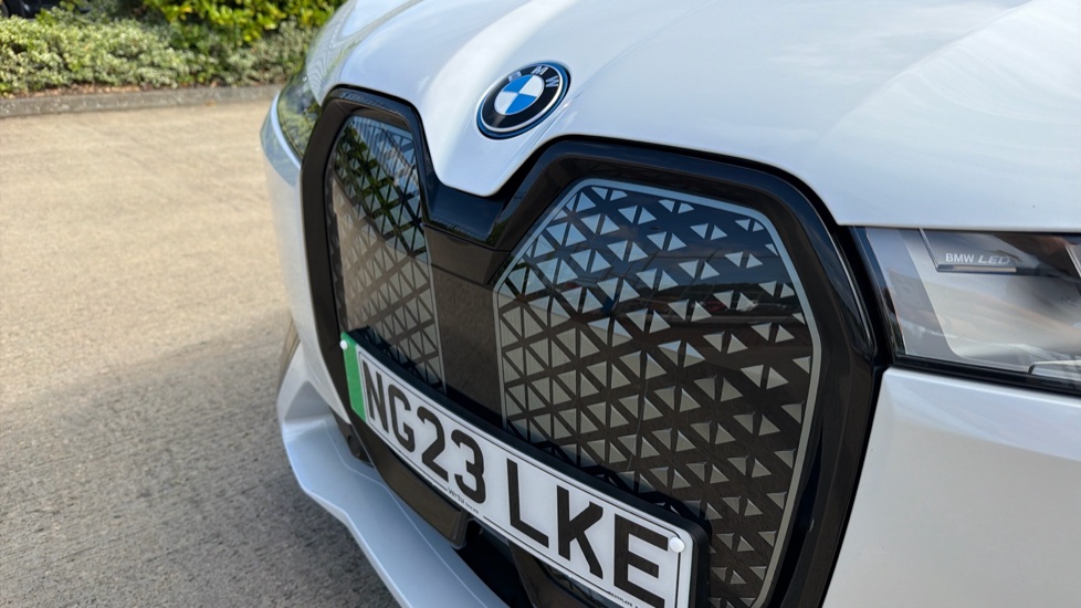 BMW iX 240kW xDrive40 M Sport 76.6kWh 5dr Auto Electric Estate - Image 26
