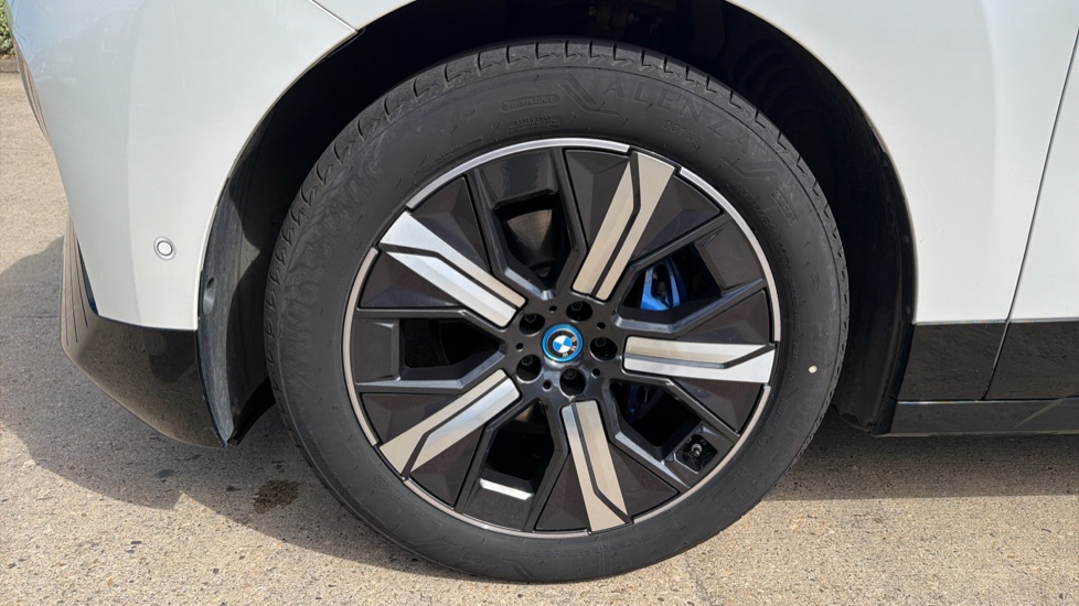 BMW iX 240kW xDrive40 M Sport 76.6kWh 5dr Auto Electric Estate - Image 27