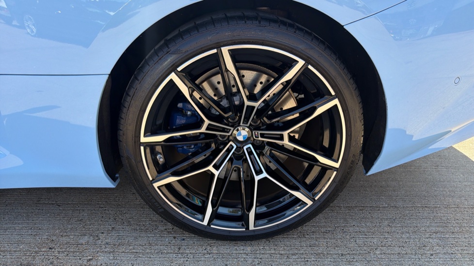 BMW M2 2dr Petrol Coupe - Image 29