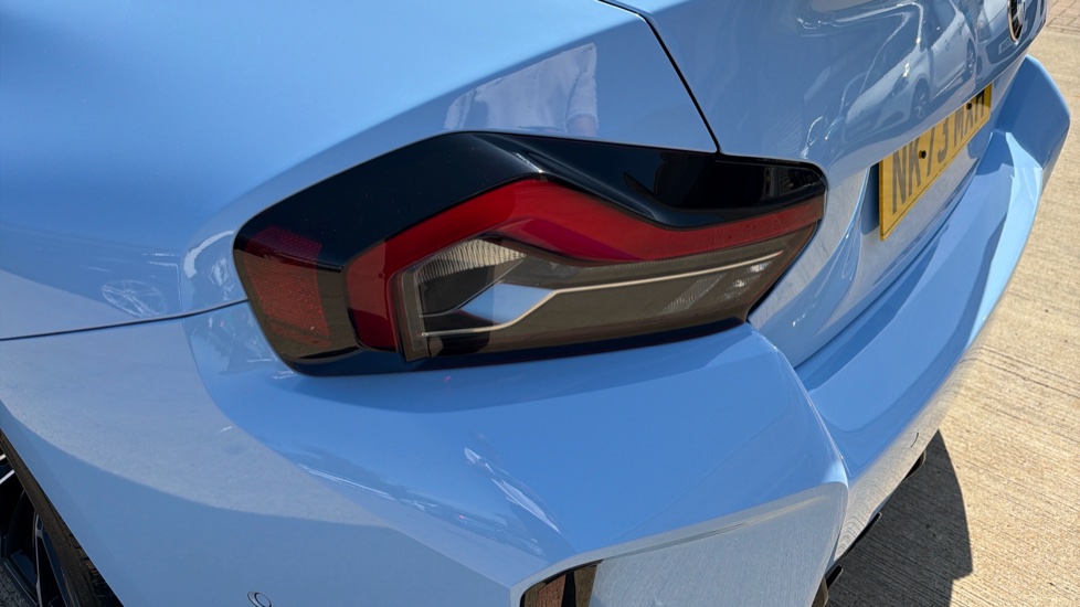 BMW M2 2dr Petrol Coupe - Image 30