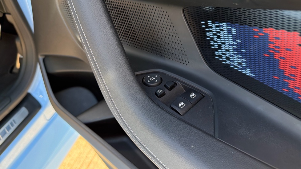 BMW M2 2dr Petrol Coupe - Image 35