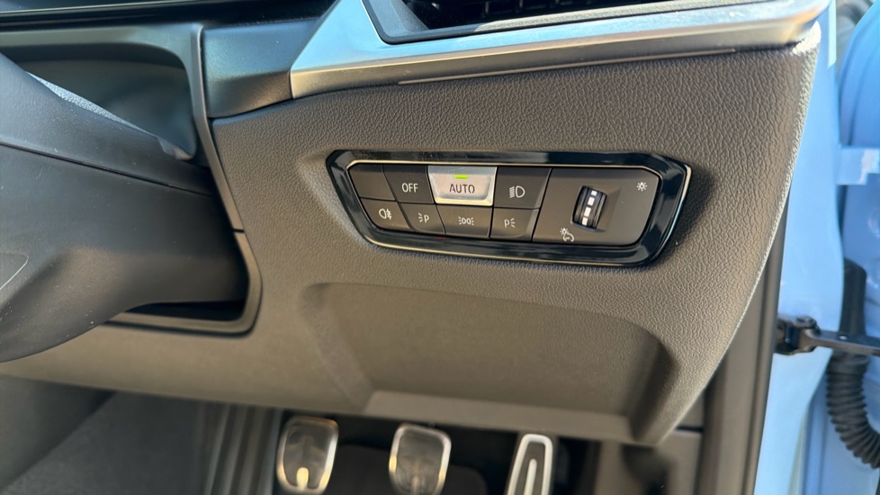 BMW M2 2dr Petrol Coupe - Image 37