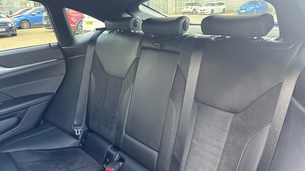 BMW i4 250kW eDrive40 M Sport 83.9kWh 5dr Auto Electric Hatchback - Image 12
