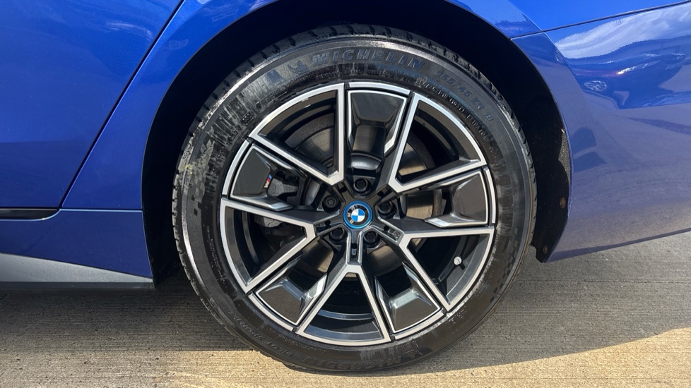 BMW i4 250kW eDrive40 M Sport 83.9kWh 5dr Auto Electric Hatchback - Image 30