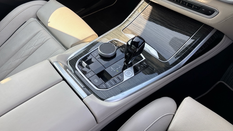 BMW X7 xDrive40d MHT M Sport 5dr Step Auto [6 Seat] Diesel Estate - Image 10