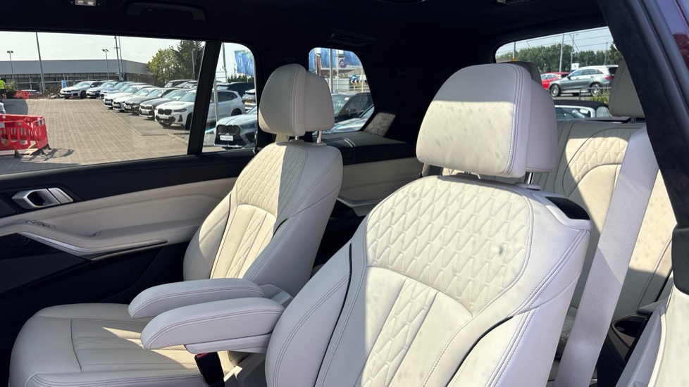 BMW X7 xDrive40d MHT M Sport 5dr Step Auto [6 Seat] Diesel Estate - Image 12