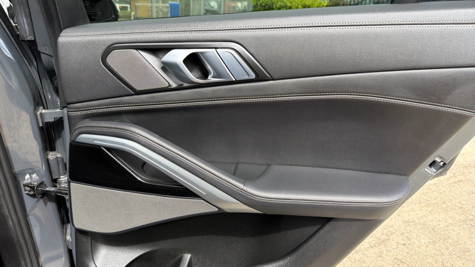 BMW X6 xDrive40d MHT M Sport 5dr Step Auto Diesel Estate - Image 32