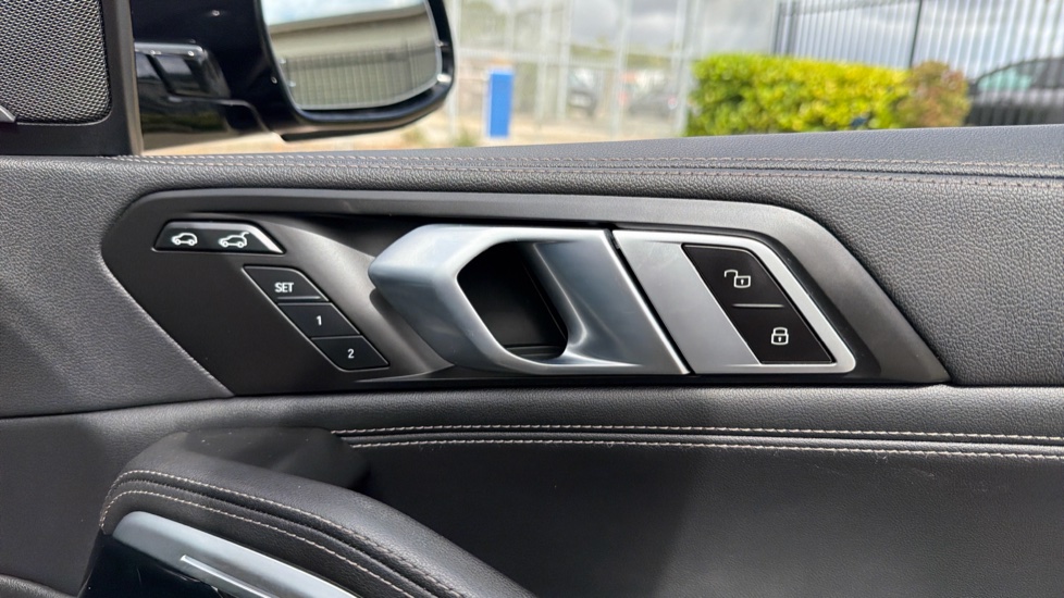 BMW X6 xDrive40d MHT M Sport 5dr Step Auto Diesel Estate - Image 37