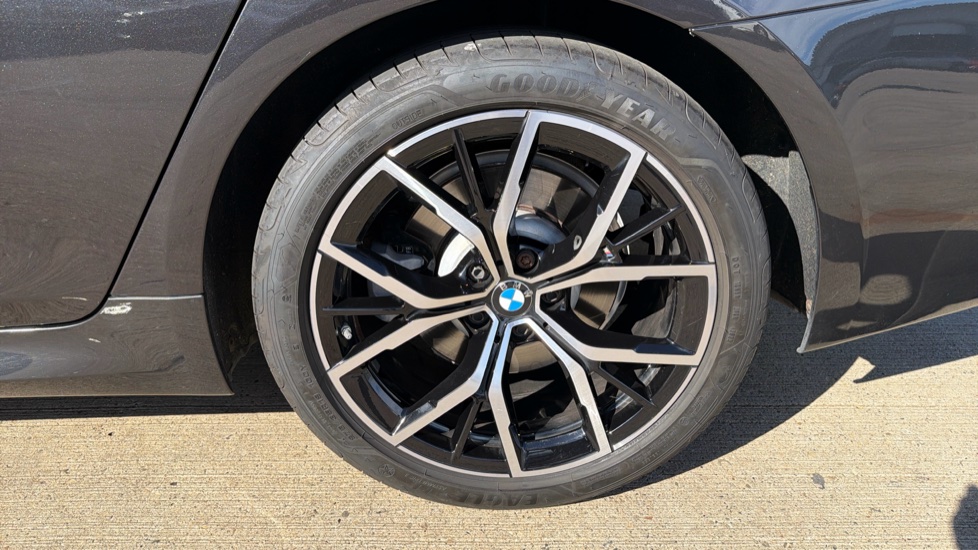 BMW 5 Series 520d xDrive MHT M Sport 4dr Step Auto Diesel Saloon - Image 28