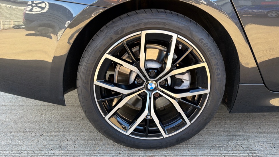 BMW 5 Series 520d xDrive MHT M Sport 4dr Step Auto Diesel Saloon - Image 33